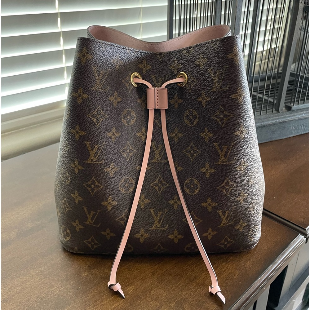 Authentic Louis Vuitton Neonoe.